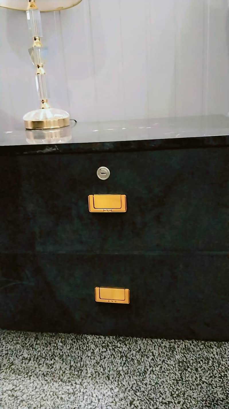 King size bed with side table 3