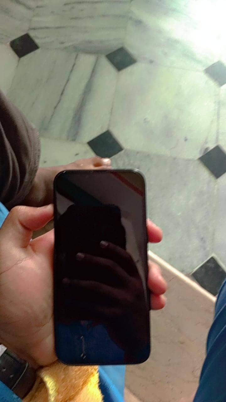 Apple iPhone 13 1