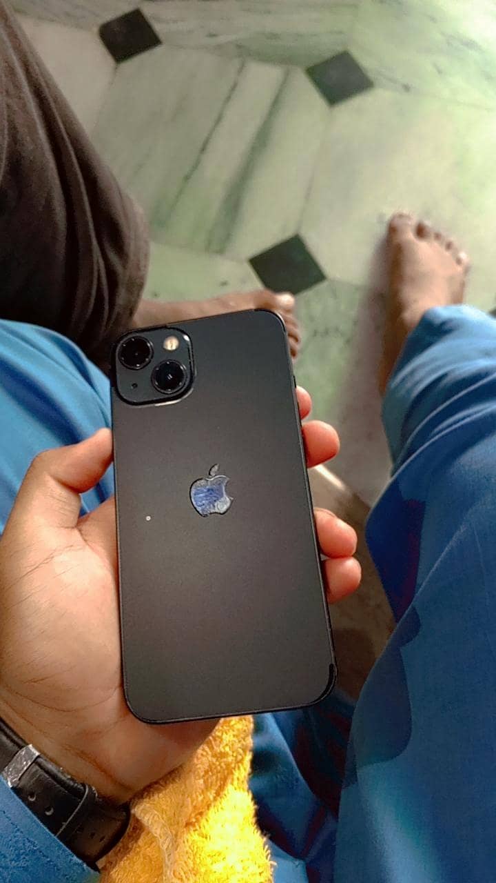 Apple iPhone 13 2