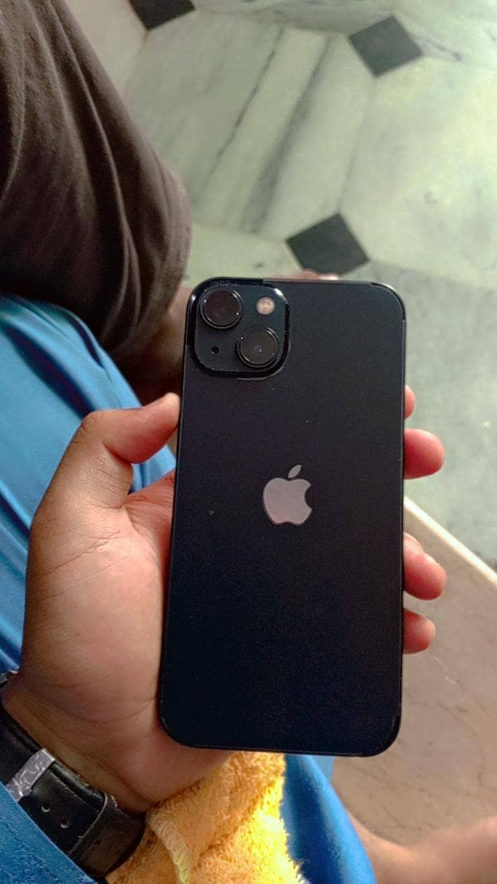 Apple iPhone 13 4