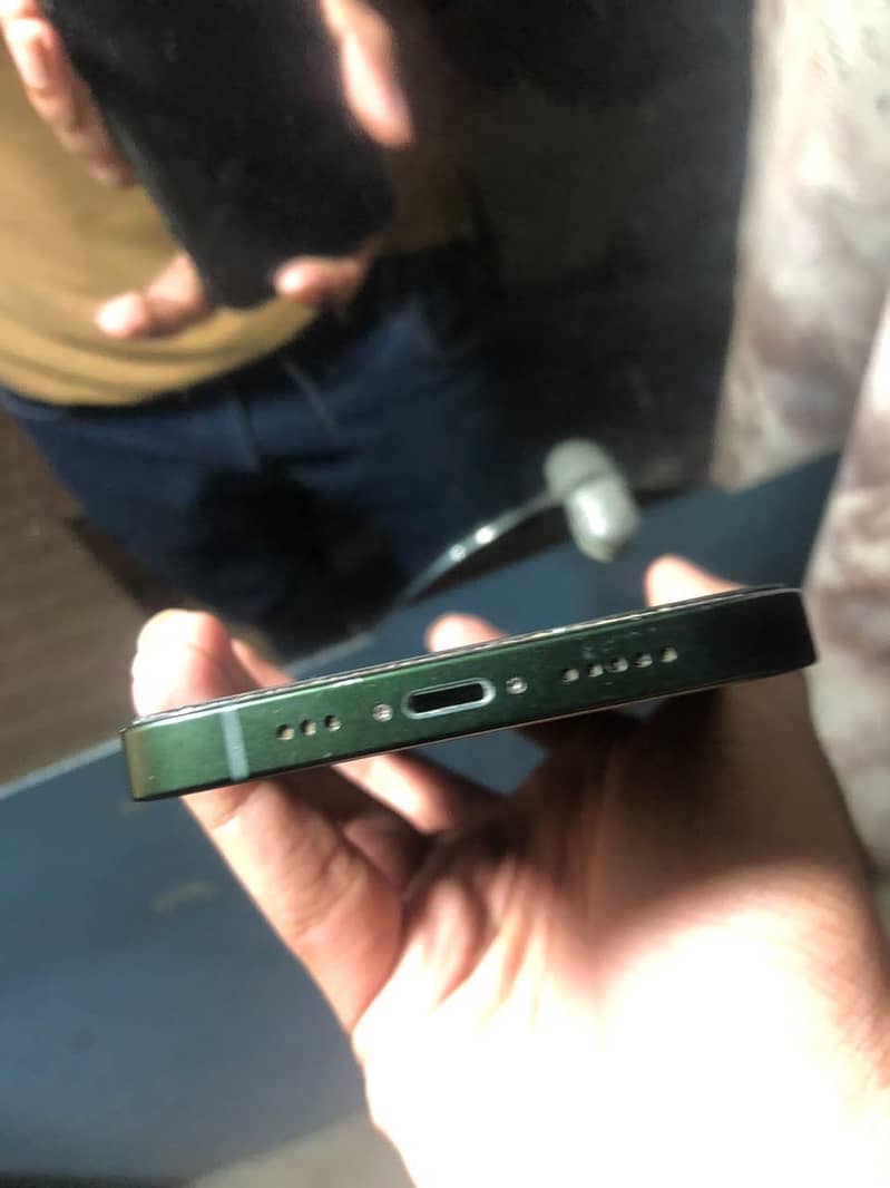 Apple iPhone 13 3
