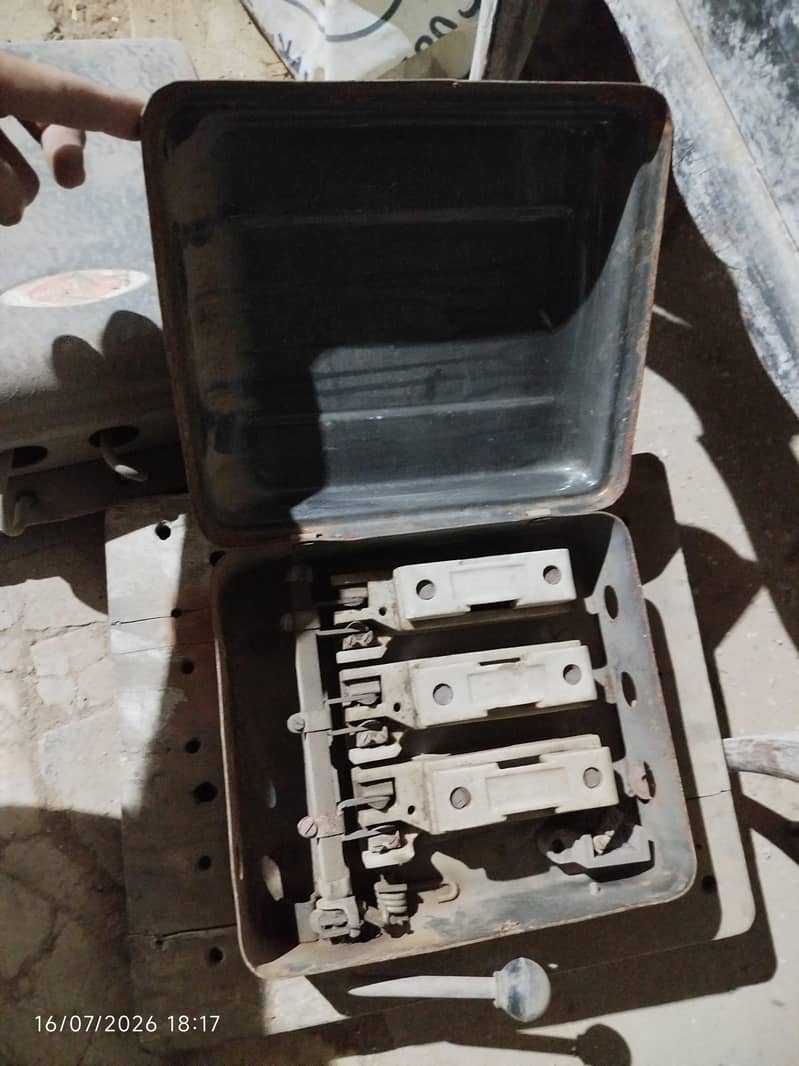3 phase main switch 0