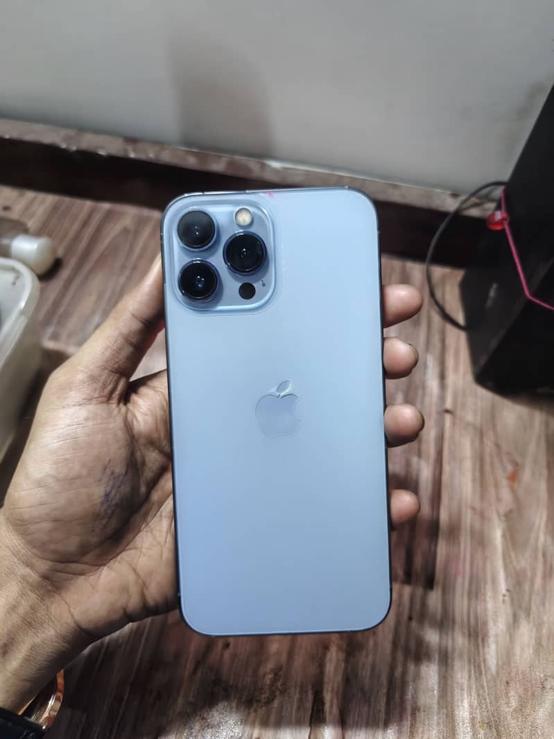 Apple iPhone 13 Pro Max 1