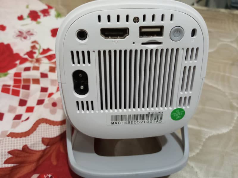 portable projector 3