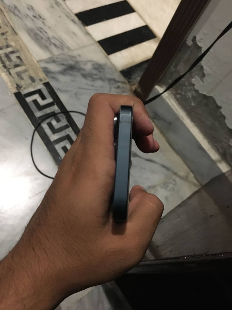 Iphone 13 4
