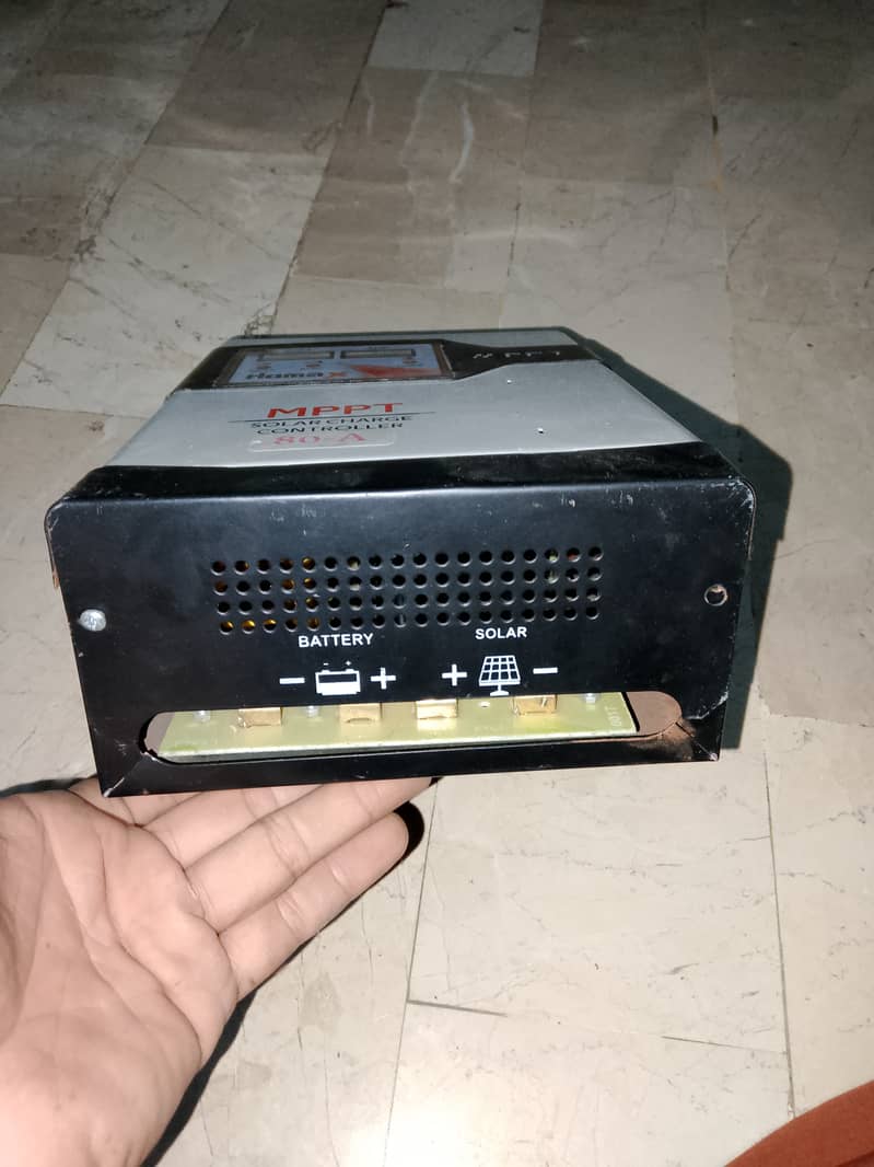 MPPT solar charge controller 4