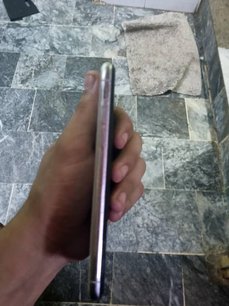 Apple iPhone X 3