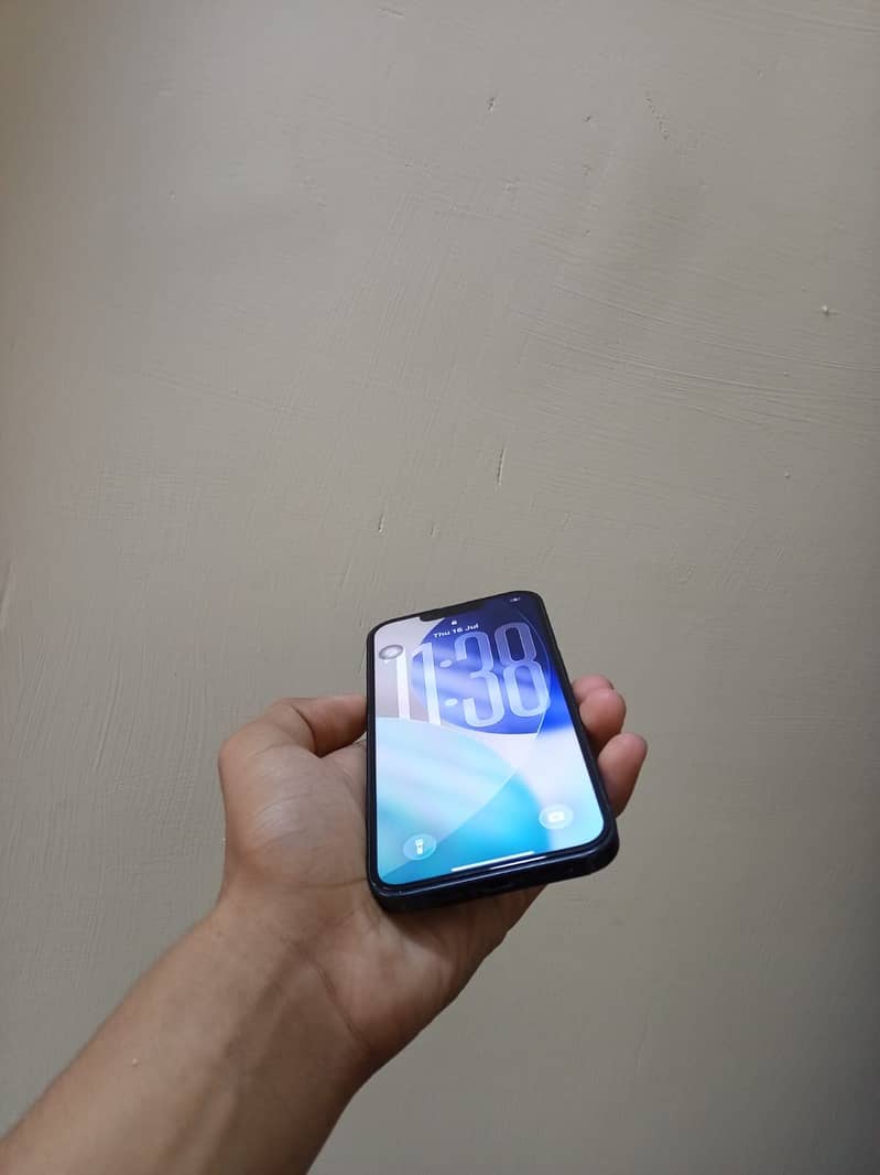 Apple iPhone 13 2