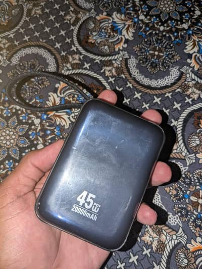 20000 mAh.      45 PD(w)