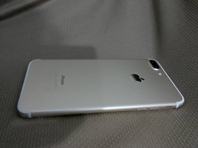 Apple iPhone 7 Plus 3