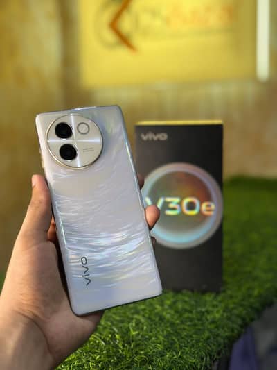VIVO V30e 8GB Ram 256GB Storage with Box