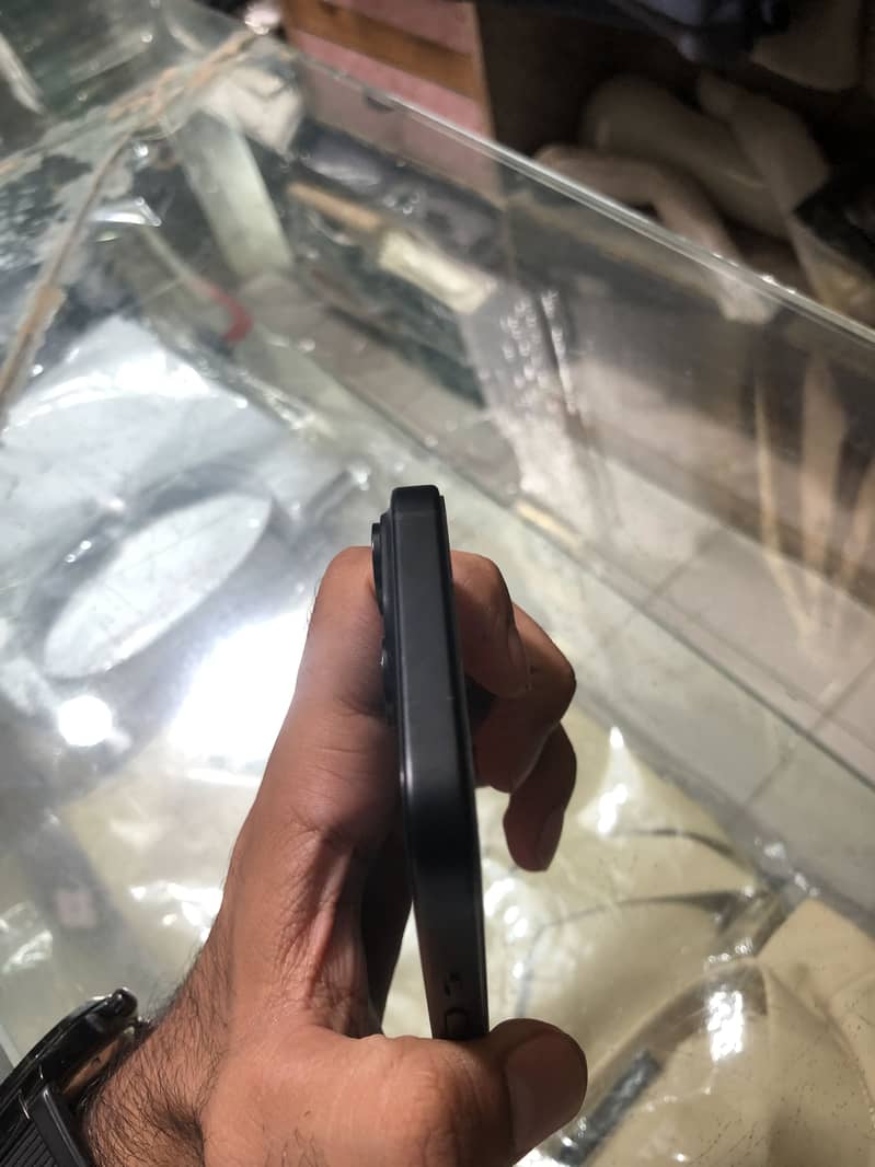 iPhone 15 2