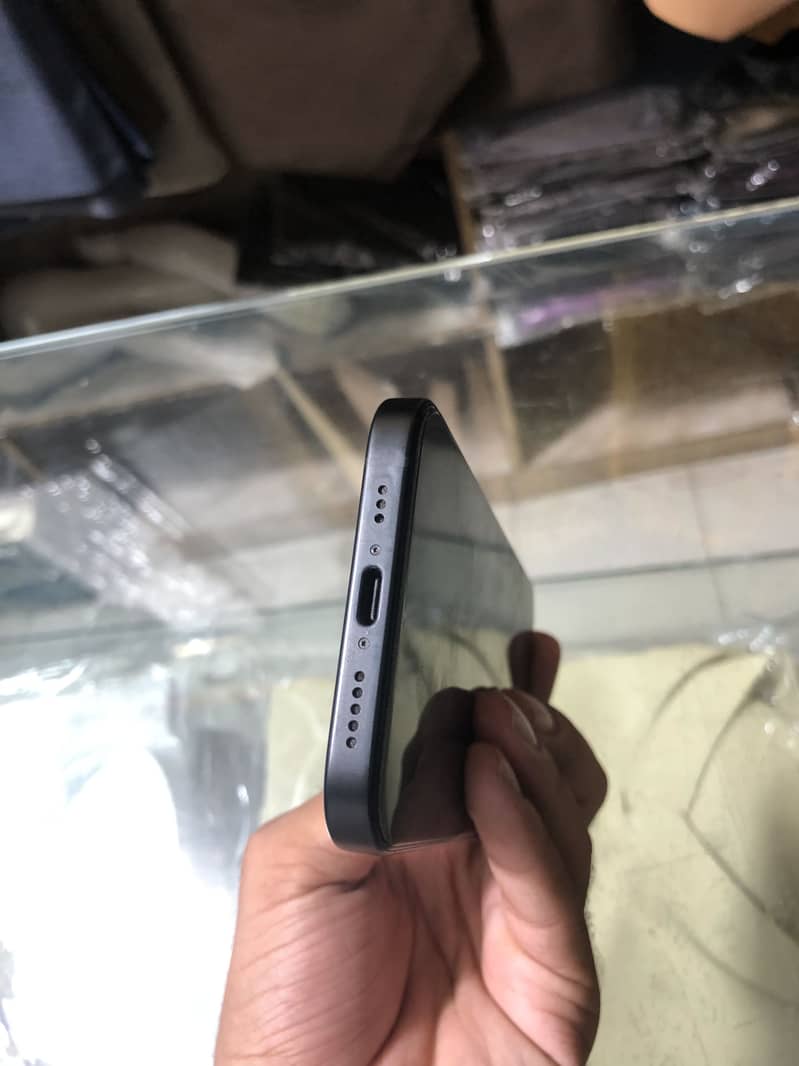 iPhone 15 3