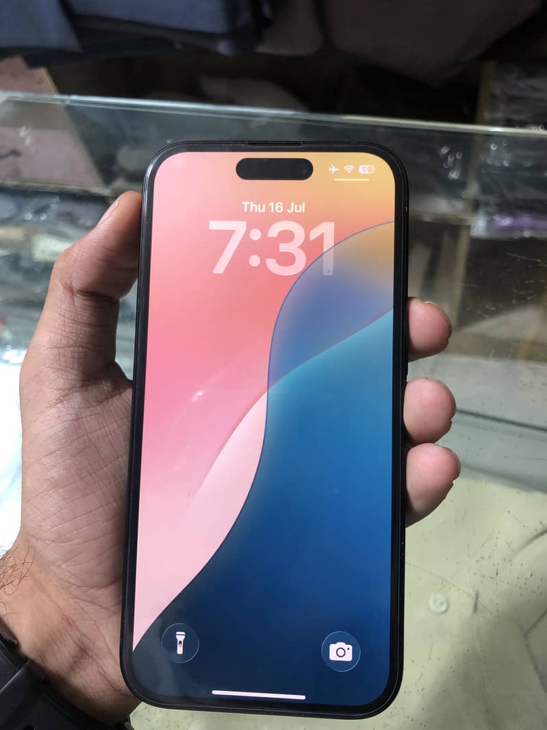 iPhone 15 6