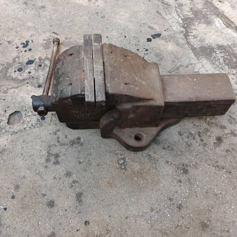 Bench Vice 1