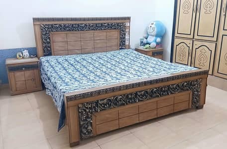 Wooden King Size Bed with 2 Bedside Tables