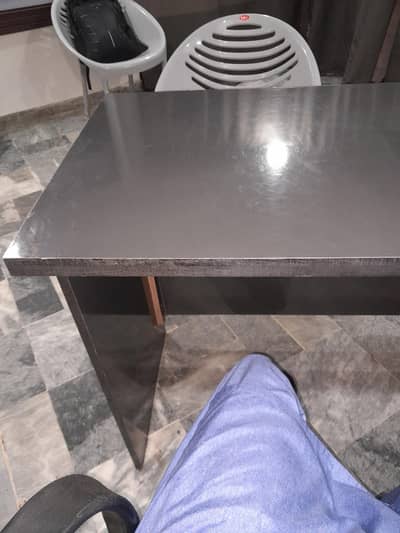 Table or chair he new condition me he   table