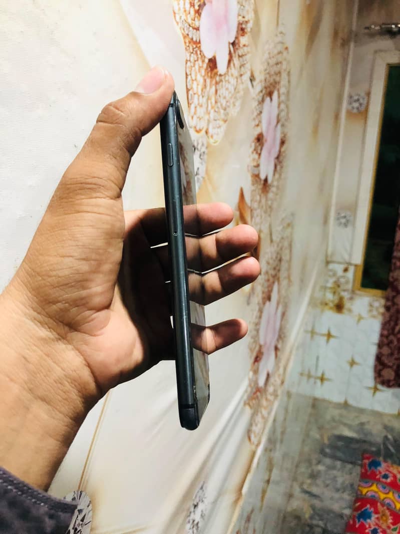 Apple iPhone 8 Plus 0