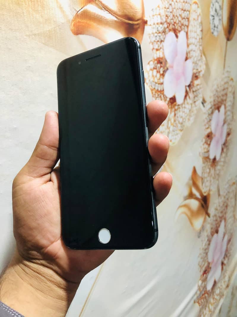 Apple iPhone 8 Plus 1