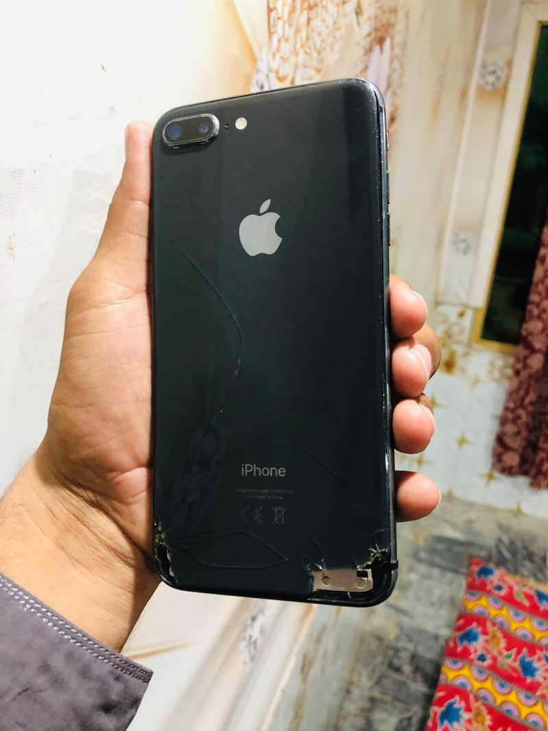 Apple iPhone 8 Plus 3