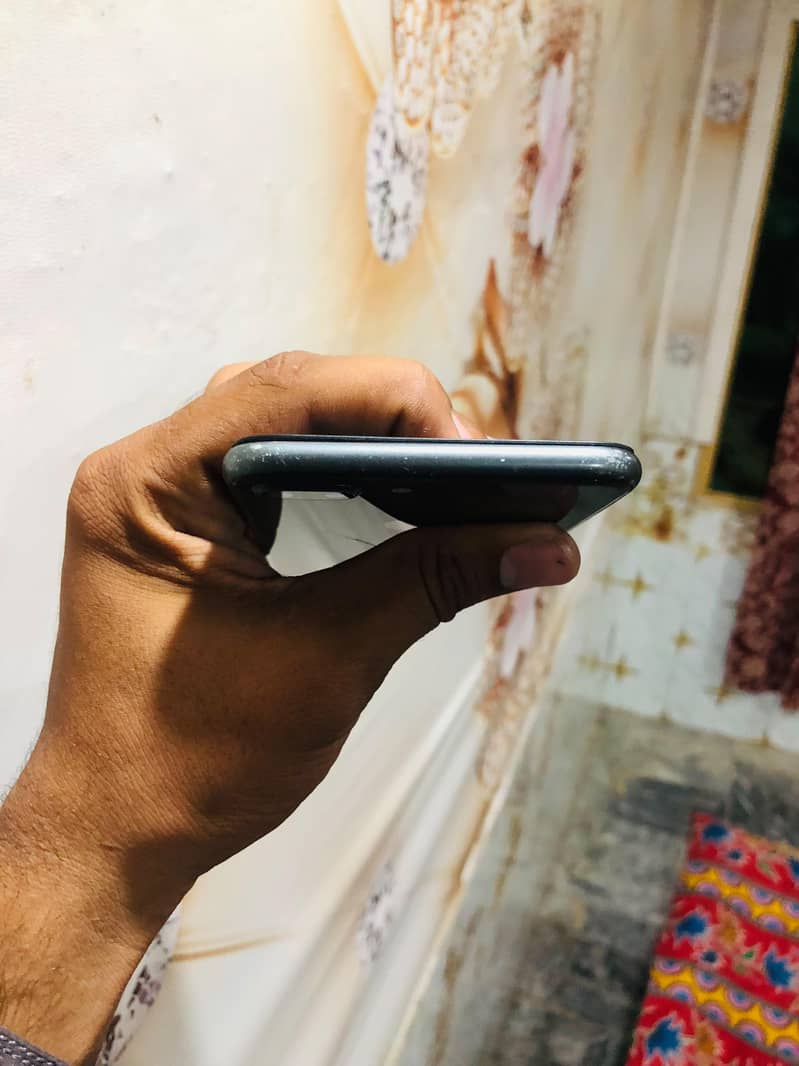 Apple iPhone 8 Plus 4