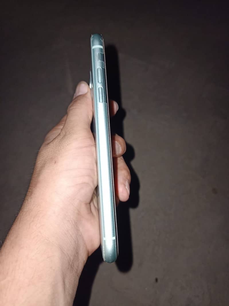 Apple iPhone 11 3