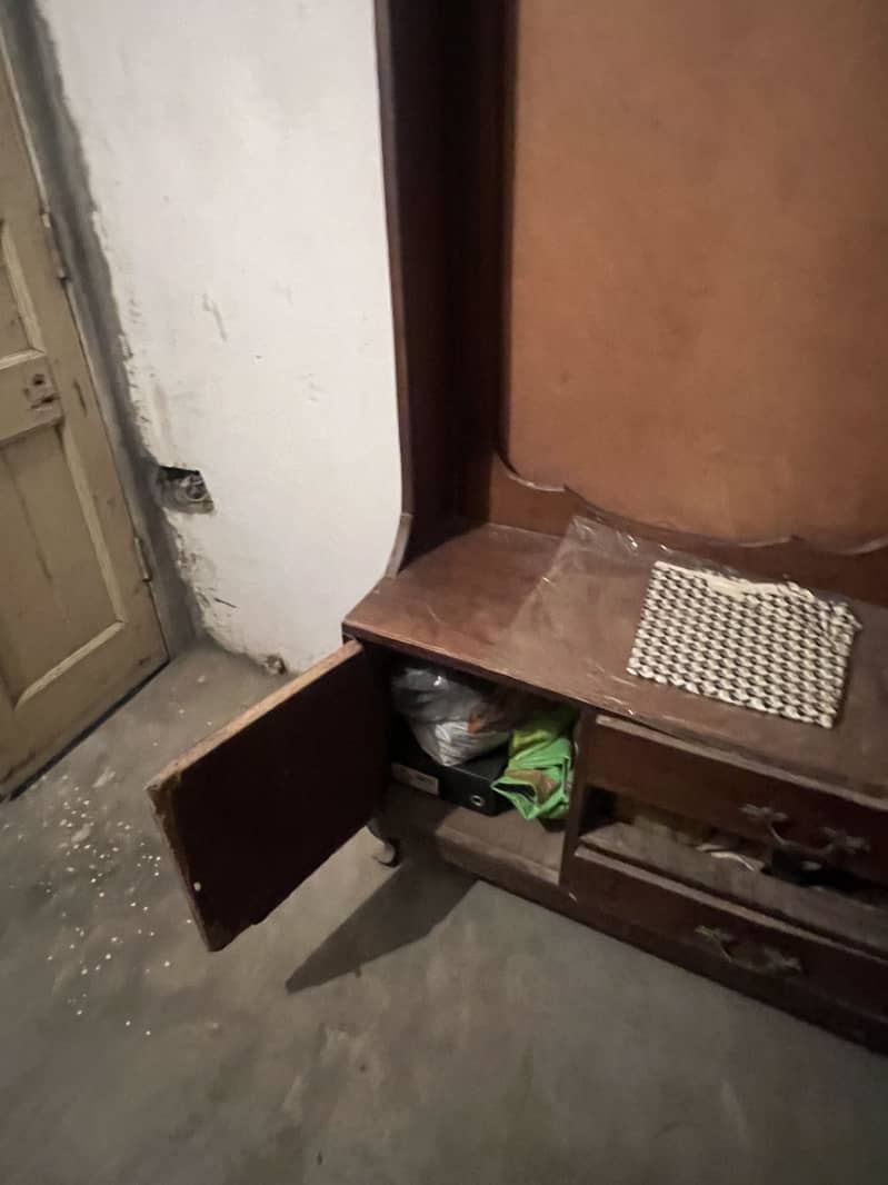 Dressing Table 3