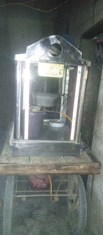 Popcorn machine Sahi halat mein hai aur chalti Hui hai bilkul okay ha