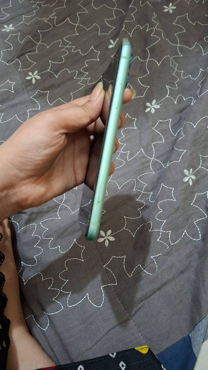 Apple iPhone 11 3