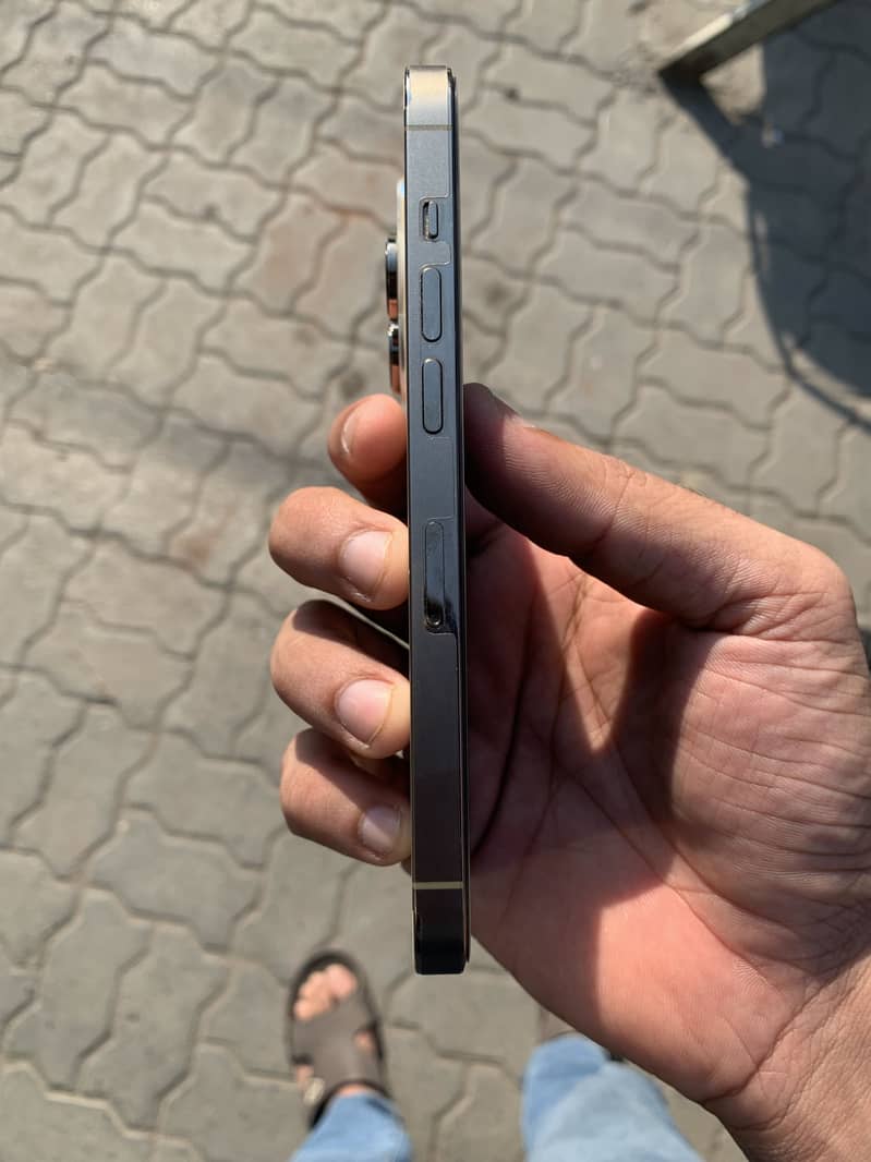 Apple iPhone 14 Pro 0