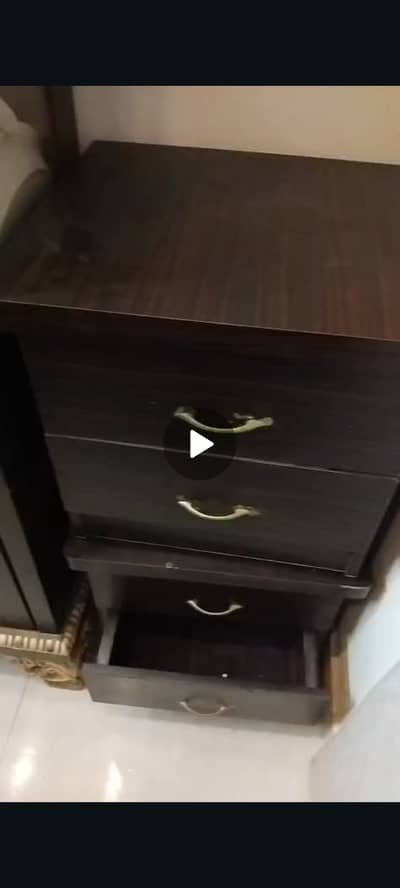 Sides table