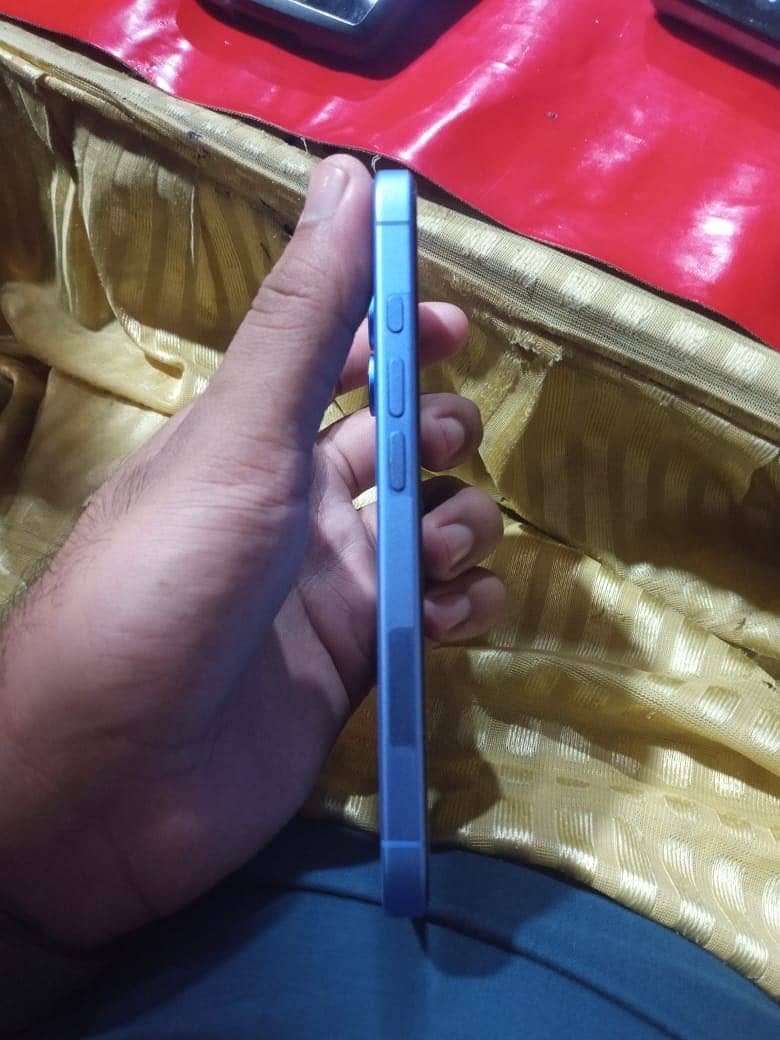 IPhone 16 6