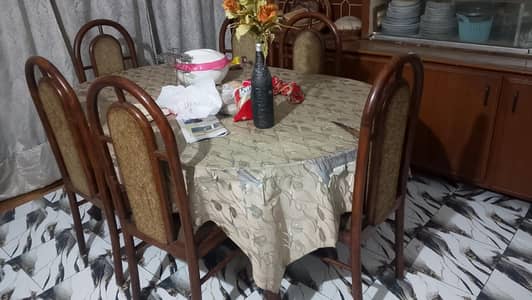 oval shape dining with chairs