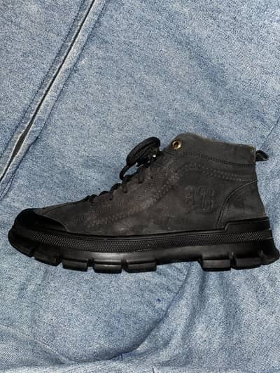 Black trendy shoes