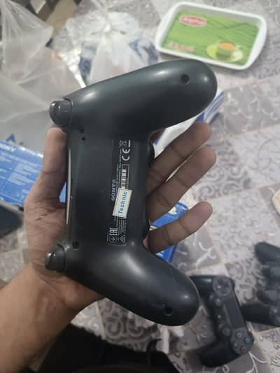 two wireless ps4 controllers wireless
