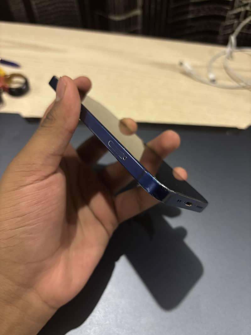Apple iPhone 12 mini 4