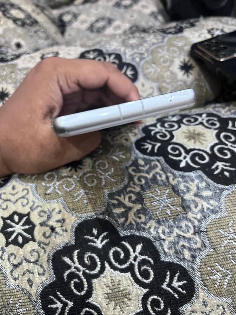 Google Pixel 7a 10/10 condition 1