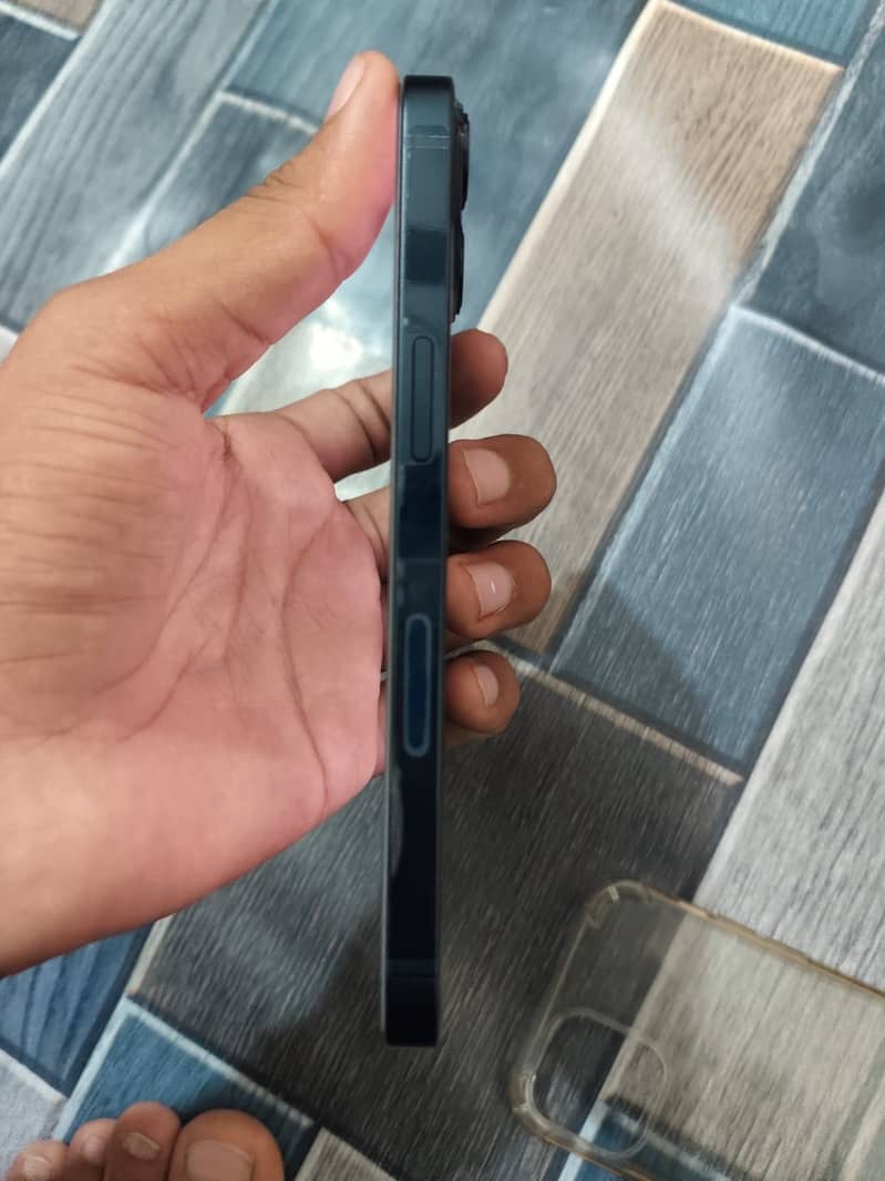 Apple iPhone 13 1