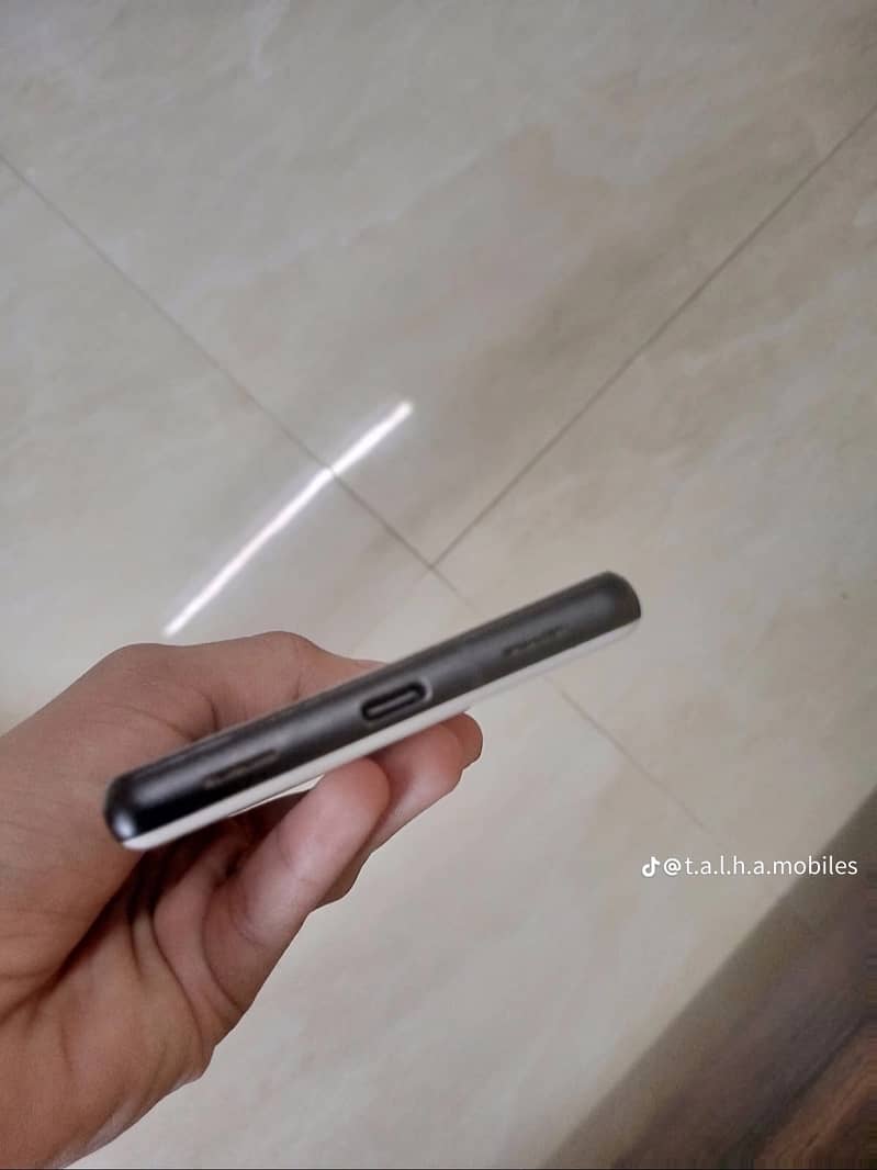 Google Pixel 6a 1