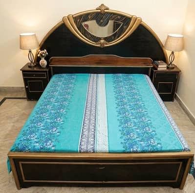 Premium King Size Bed & Large Dressing Table Set (Excellent Condition)