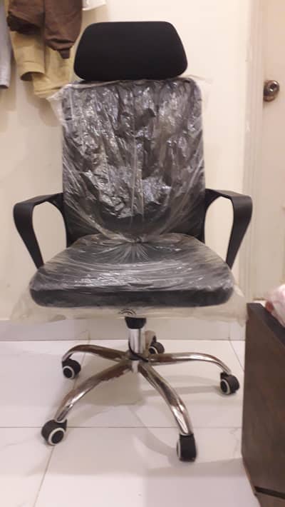 Ergonomic Revolving Chair|Breathable Mesh|Lumbar Support & Armrests.