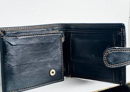 it's sale 2000Rs wallet just in 999Rs