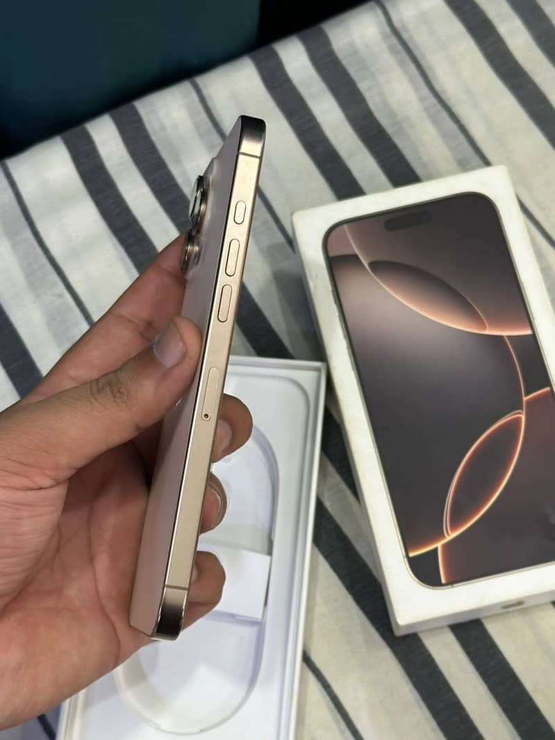 iPhone 16 Pro Max 1