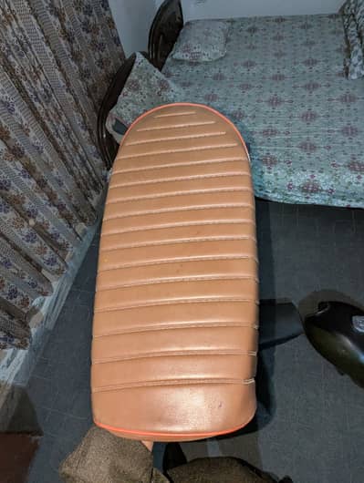Cafe racer seat