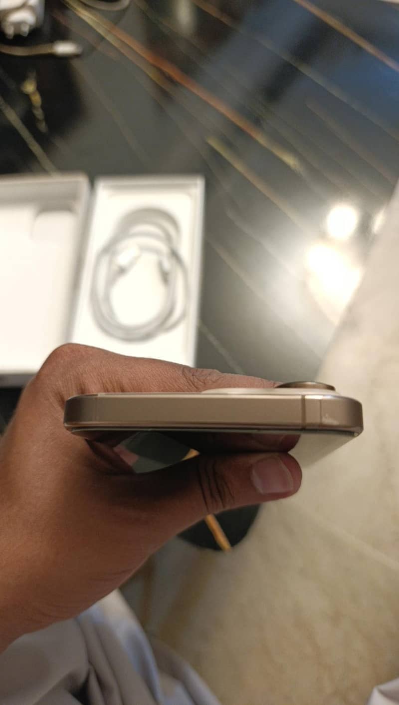 Apple iPhone 16 Pro Max 2
