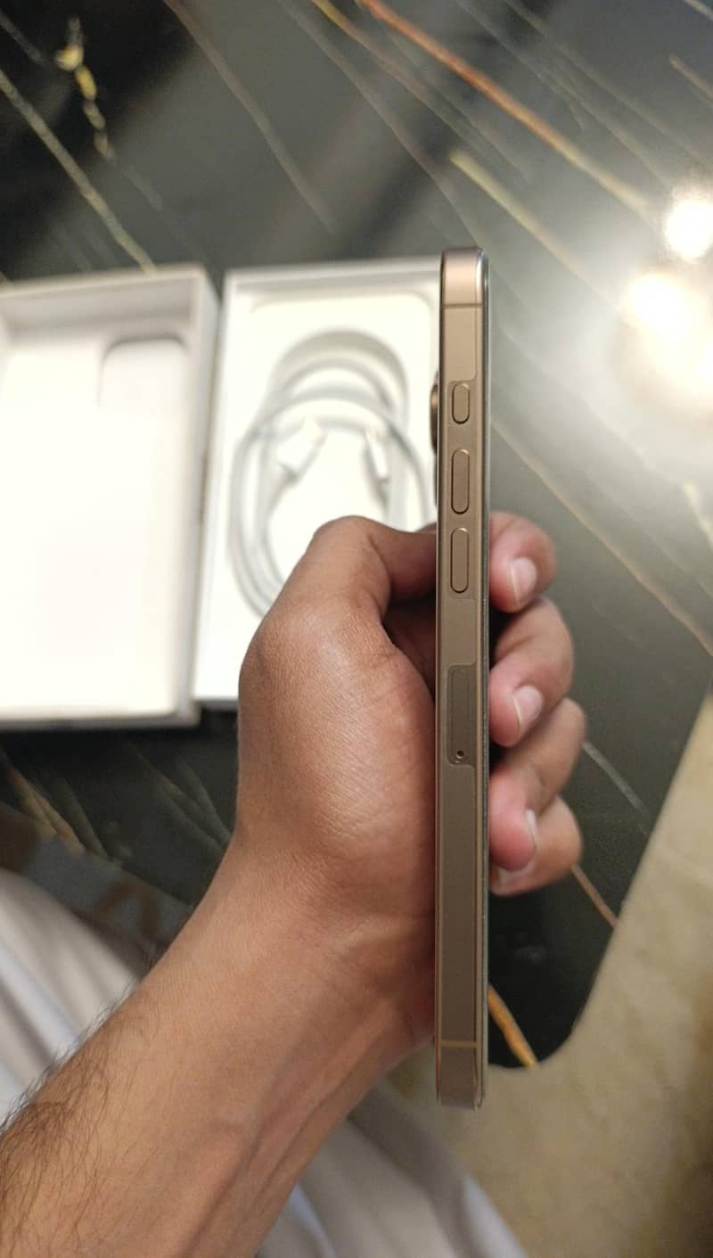 Apple iPhone 16 Pro Max 4