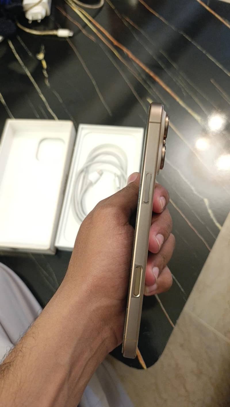 Apple iPhone 16 Pro Max 5