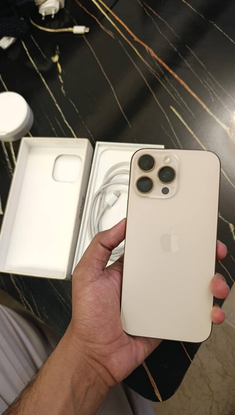 Apple iPhone 16 Pro Max 6
