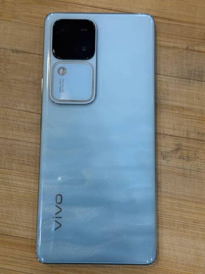 Vivo V30