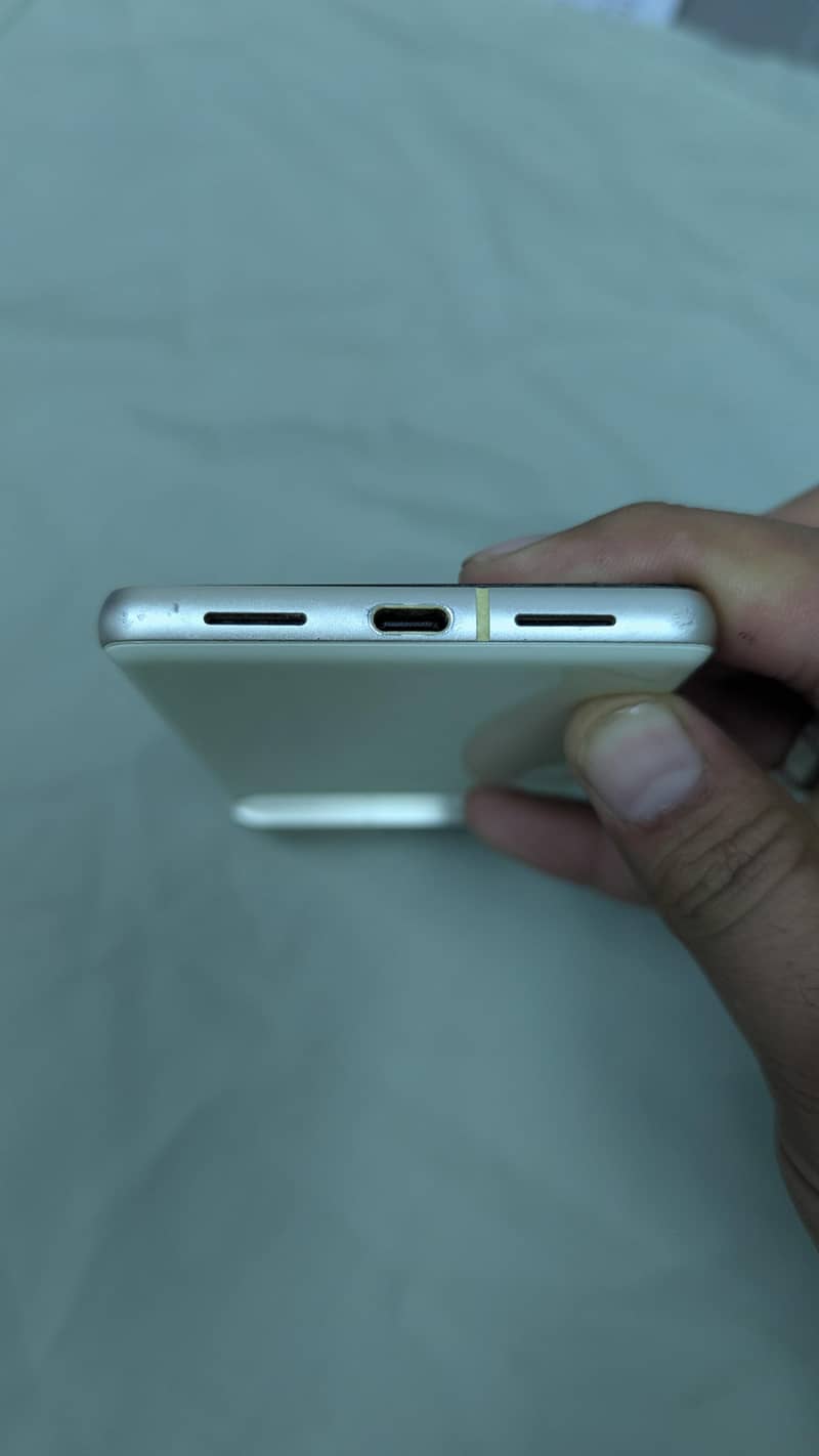Google Pixel 7 4
